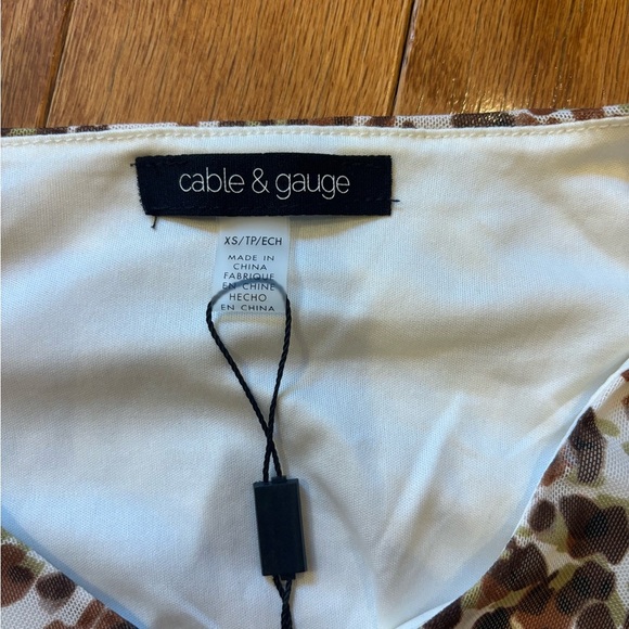 Cable & Gauge Rouched Fun Print Top Womens Size XS NWT - Picture 3 of 4